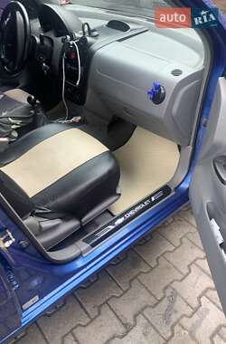 Хэтчбек Chevrolet Aveo 2005 в 