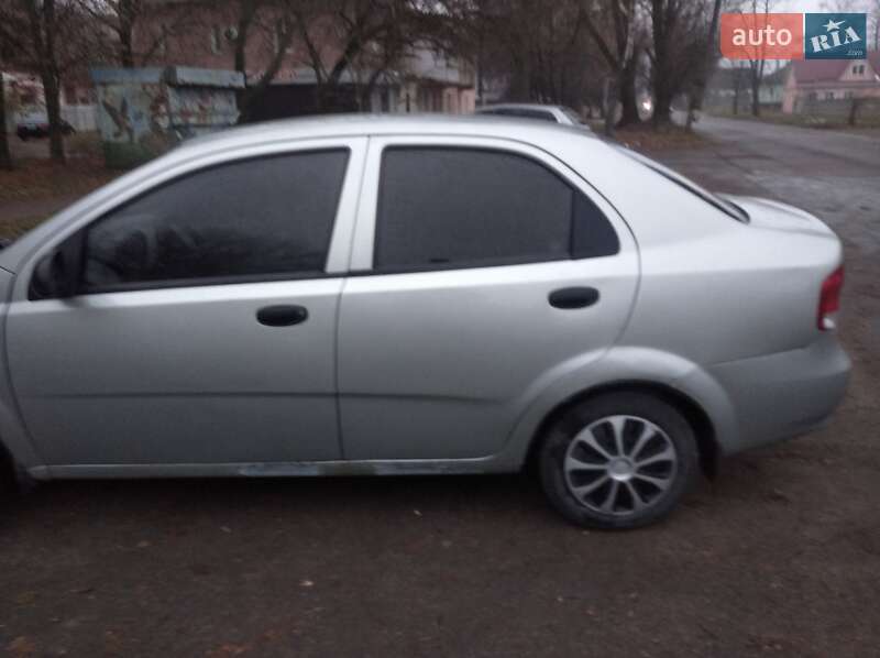 Седан Chevrolet Aveo 2005 в Прилуках
