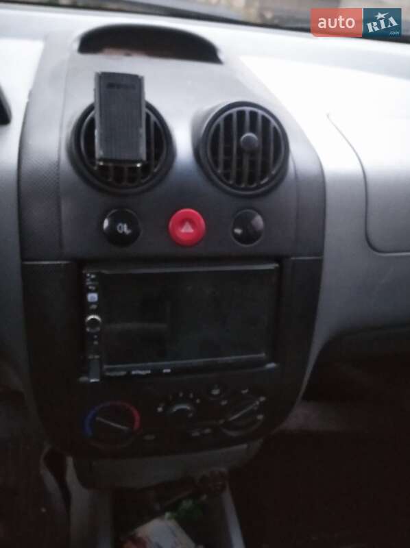 Седан Chevrolet Aveo 2005 в Прилуках