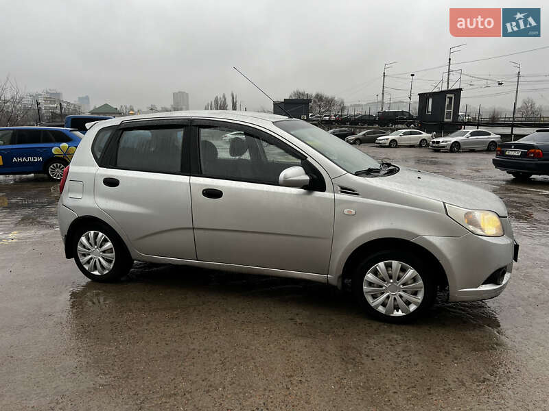 Хетчбек Chevrolet Aveo 2010 в Києві