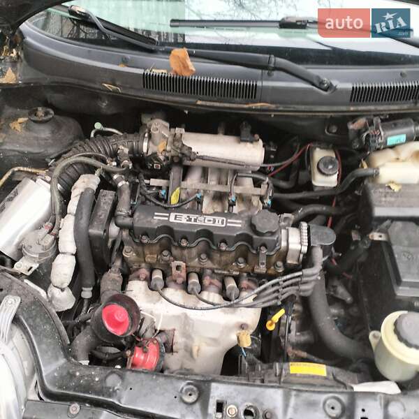 Хэтчбек Chevrolet Aveo 2005 в Днепре