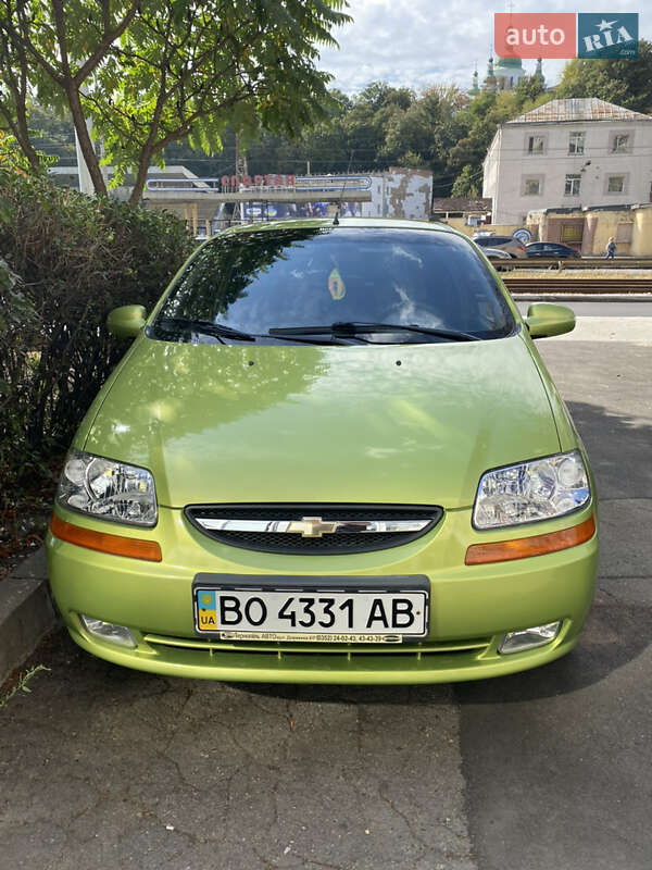 Седан Chevrolet Aveo 2005 в Киеве