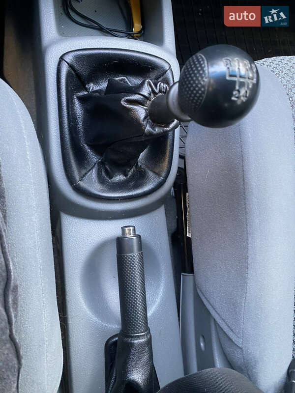 Седан Chevrolet Aveo 2005 в Киеве