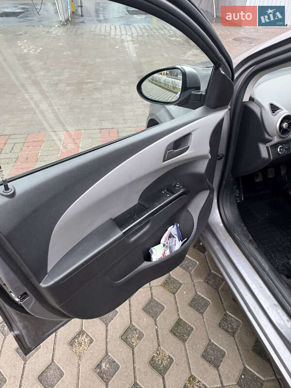 Хэтчбек Chevrolet Aveo 2012 в Киеве