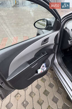 Хетчбек Chevrolet Aveo 2012 в 
