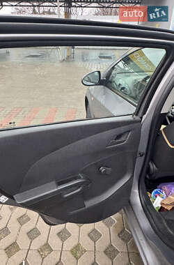 Хетчбек Chevrolet Aveo 2012 в 