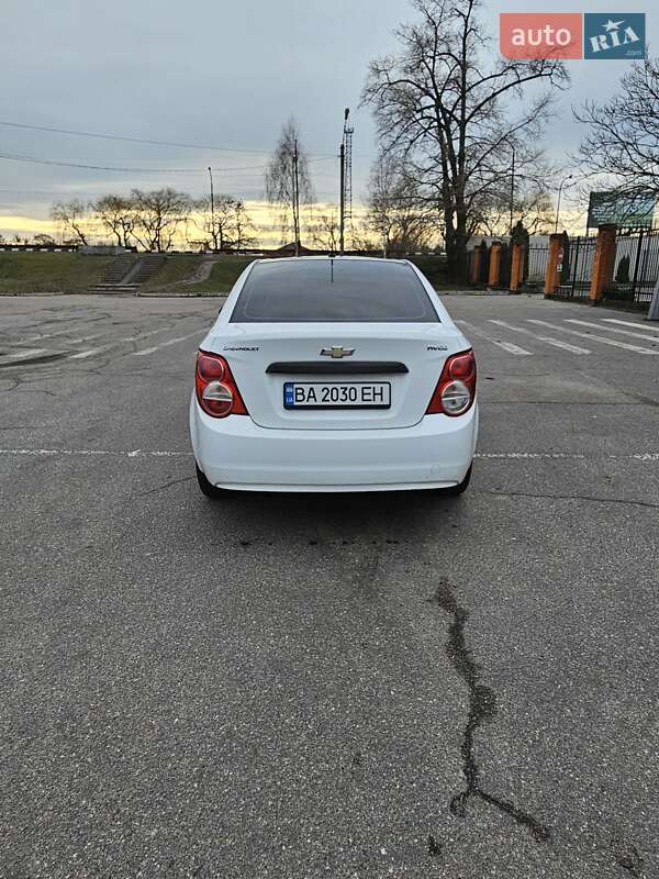 Седан Chevrolet Aveo 2012 в Олександрії