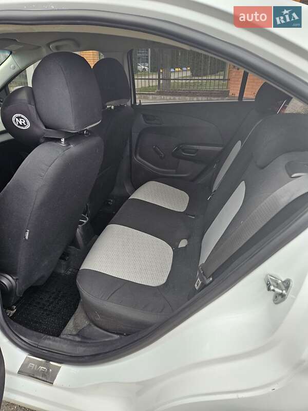 Седан Chevrolet Aveo 2012 в Олександрії