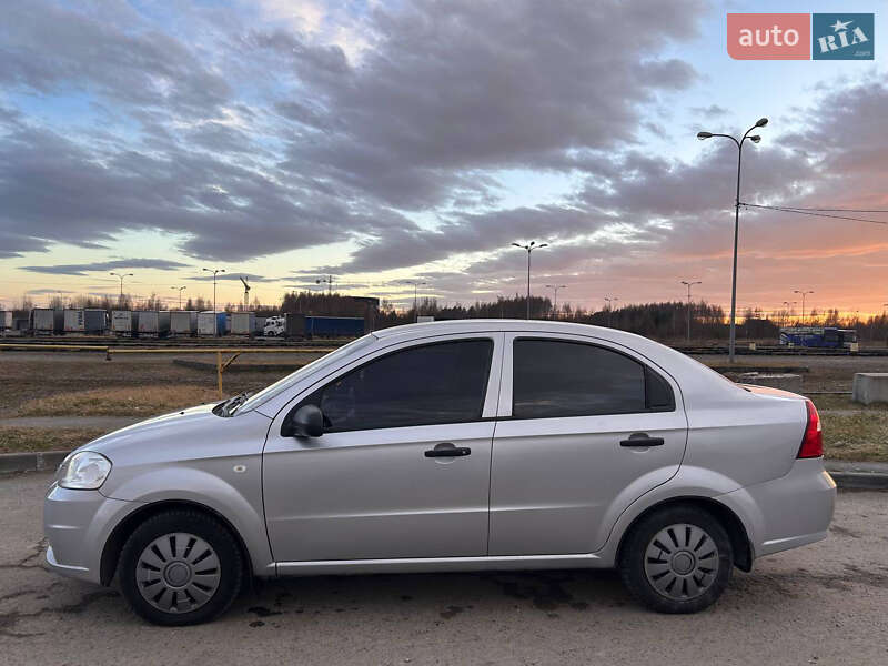 Седан Chevrolet Aveo 2008 в Львове