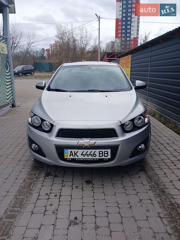 Седан Chevrolet Aveo 2013 в Ірпені