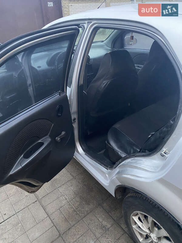 Седан Chevrolet Aveo 2005 в Днепре