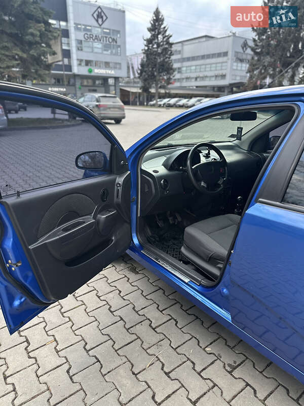 Хэтчбек Chevrolet Aveo 2006 в Черновцах