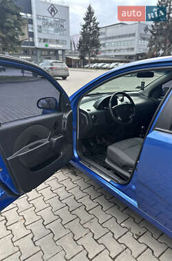 Хэтчбек Chevrolet Aveo 2006 в 