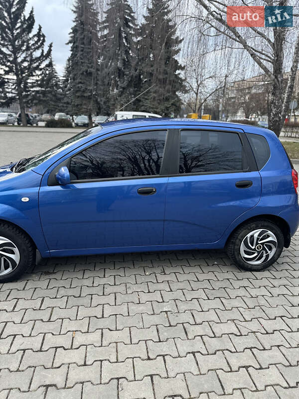 Хэтчбек Chevrolet Aveo 2006 в Черновцах