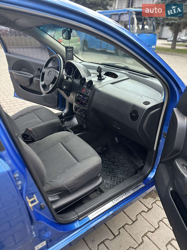 Хэтчбек Chevrolet Aveo 2006 в Черновцах