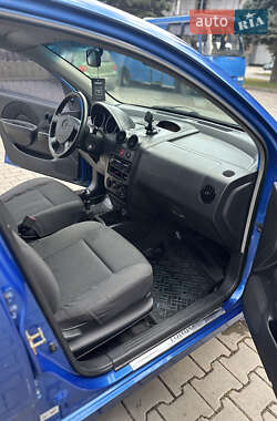 Хэтчбек Chevrolet Aveo 2006 в 