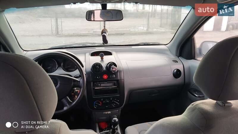 Седан Chevrolet Aveo 2005 в Ровно