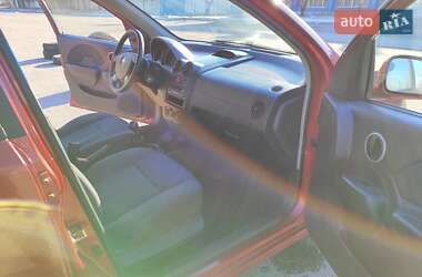 Хэтчбек Chevrolet Aveo 2006 в 