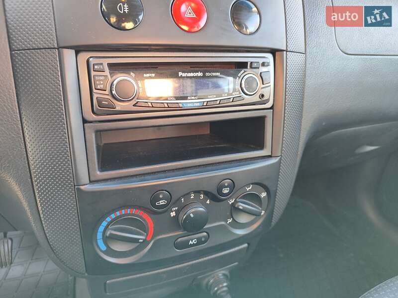 Хетчбек Chevrolet Aveo 2006 в Дніпрі