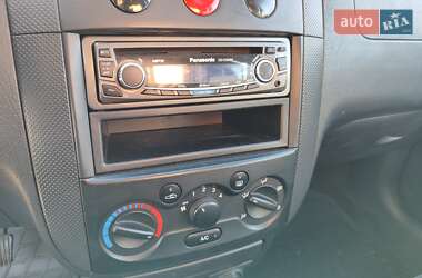 Хэтчбек Chevrolet Aveo 2006 в 