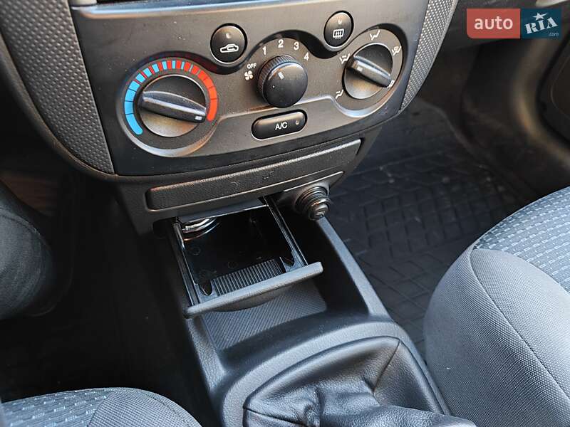 Хетчбек Chevrolet Aveo 2006 в Дніпрі