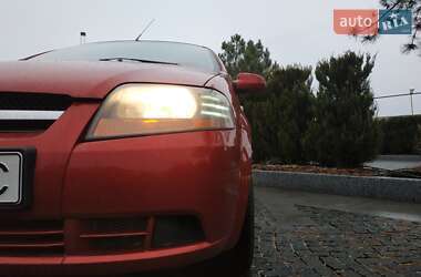 Хэтчбек Chevrolet Aveo 2006 в 