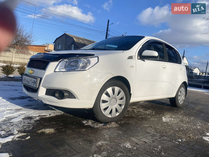 Хэтчбек Chevrolet Aveo 2010 в Житомире