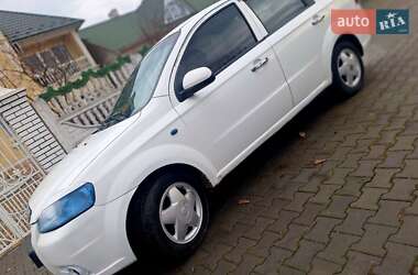 Седан Chevrolet Aveo 2007 в Черновцах