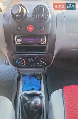 Седан Chevrolet Aveo 2005 в 