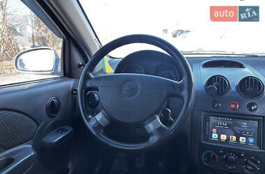 Хэтчбек Chevrolet Aveo 2006 в 