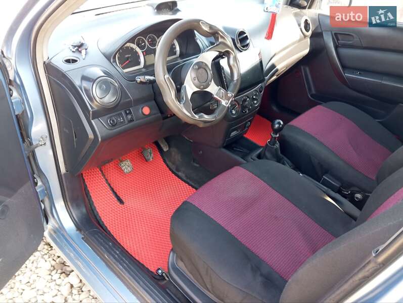 Седан Chevrolet Aveo 2006 в Черновцах
