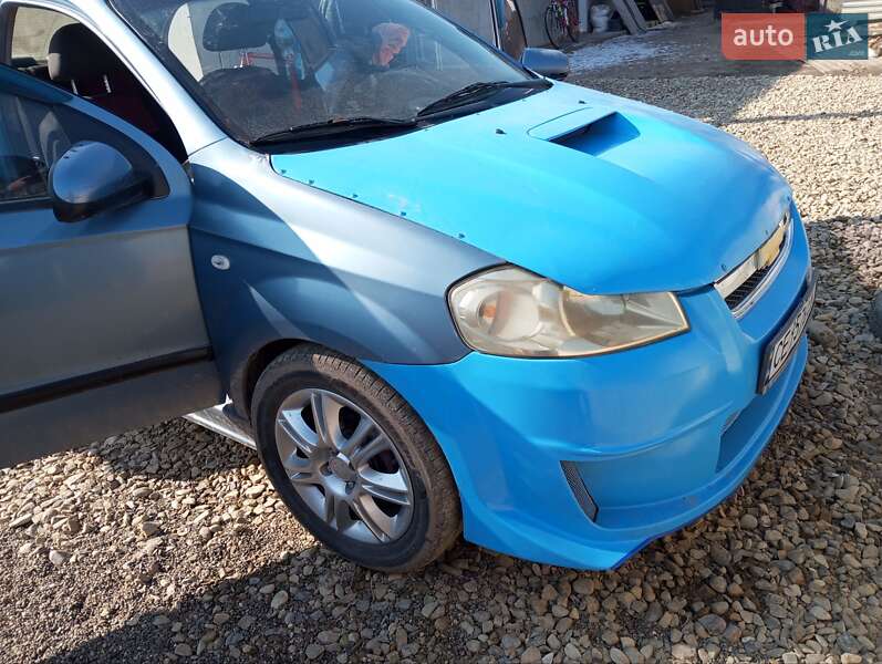 Седан Chevrolet Aveo 2006 в Черновцах
