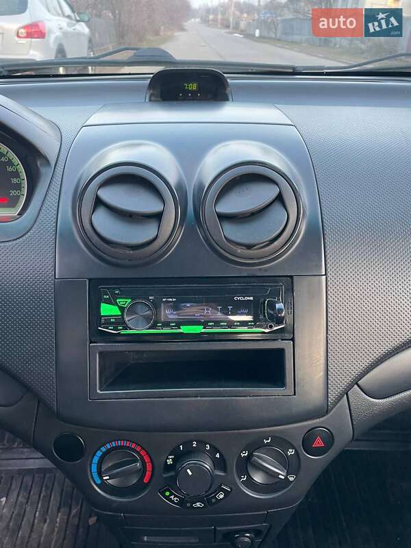 Седан Chevrolet Aveo 2008 в Прилуках