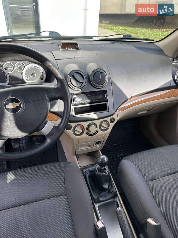 Седан Chevrolet Aveo 2008 в Днепре