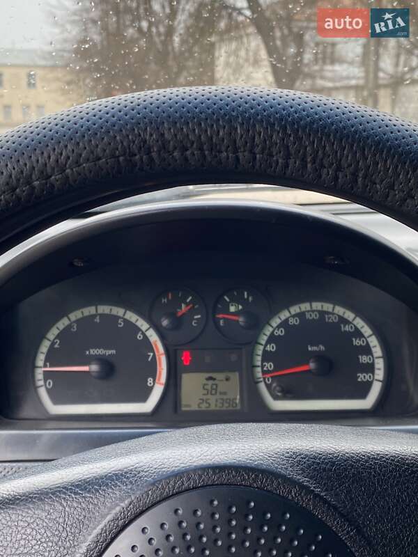 Седан Chevrolet Aveo 2006 в Шостке