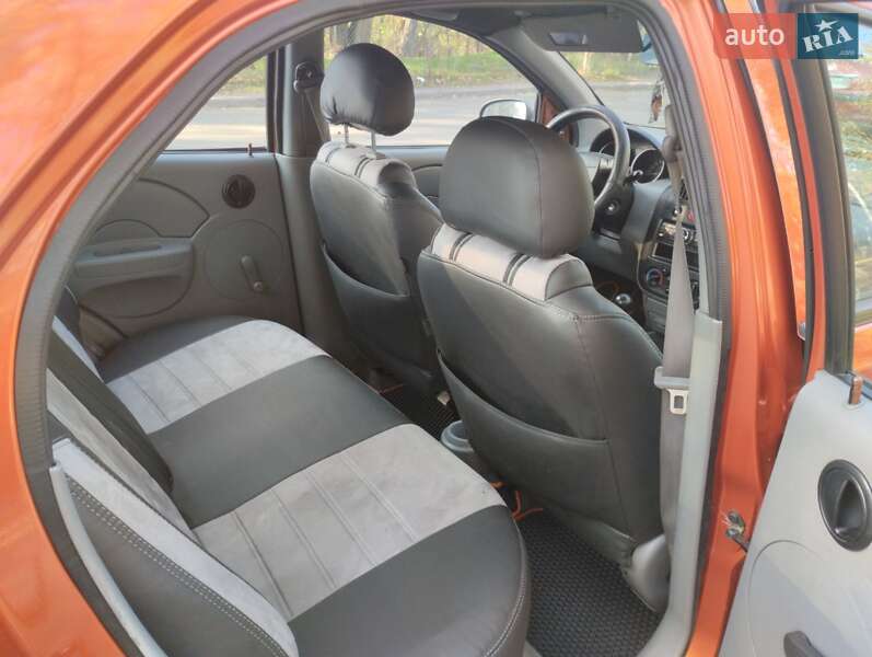 Седан Chevrolet Aveo 2005 в Києві