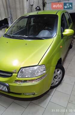 Хэтчбек Chevrolet Aveo 2005 в 