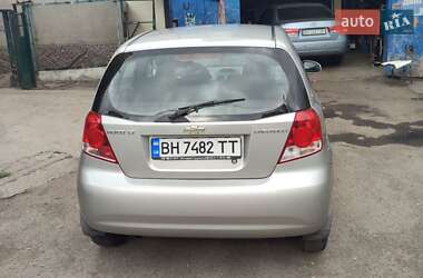 Хэтчбек Chevrolet Aveo 2005 в 
