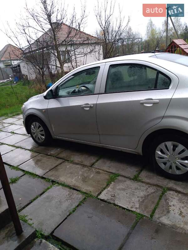 Седан Chevrolet Aveo 2012 в Иршаве