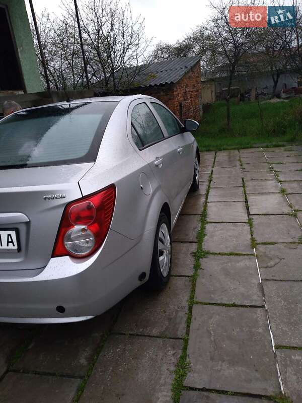 Седан Chevrolet Aveo 2012 в Иршаве