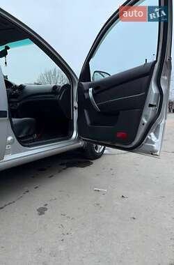 Хетчбек Chevrolet Aveo 2008 в 