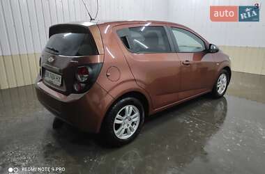 Хэтчбек Chevrolet Aveo 2011 в 