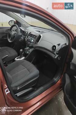 Хэтчбек Chevrolet Aveo 2011 в 