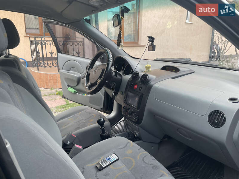 Седан Chevrolet Aveo 2005 в Радехове