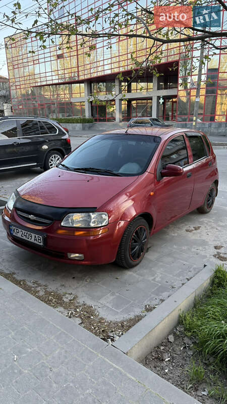 Хэтчбек Chevrolet Aveo 2005 в 
