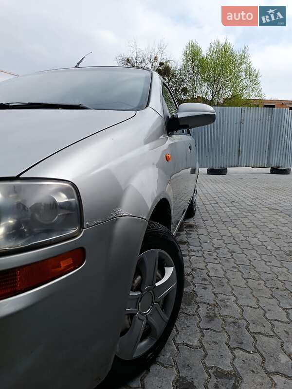Седан Chevrolet Aveo 2004 в Львове