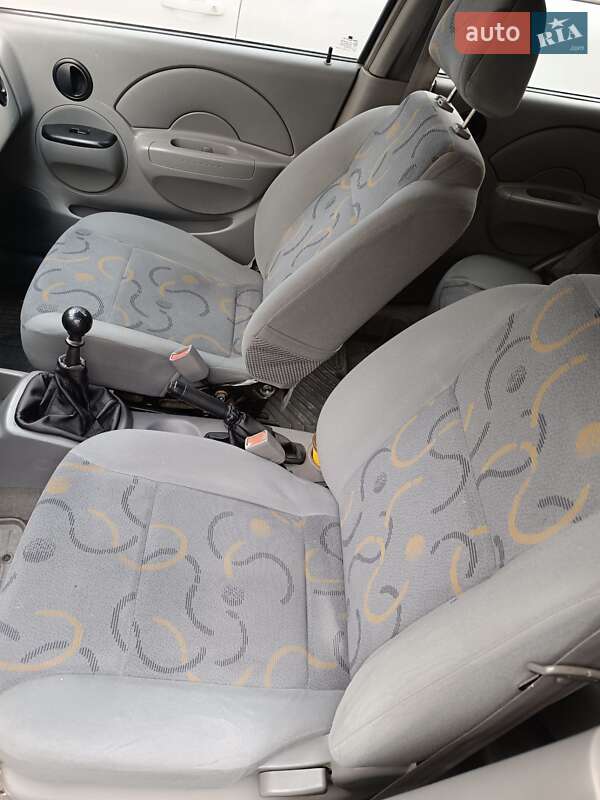 Седан Chevrolet Aveo 2004 в Львове
