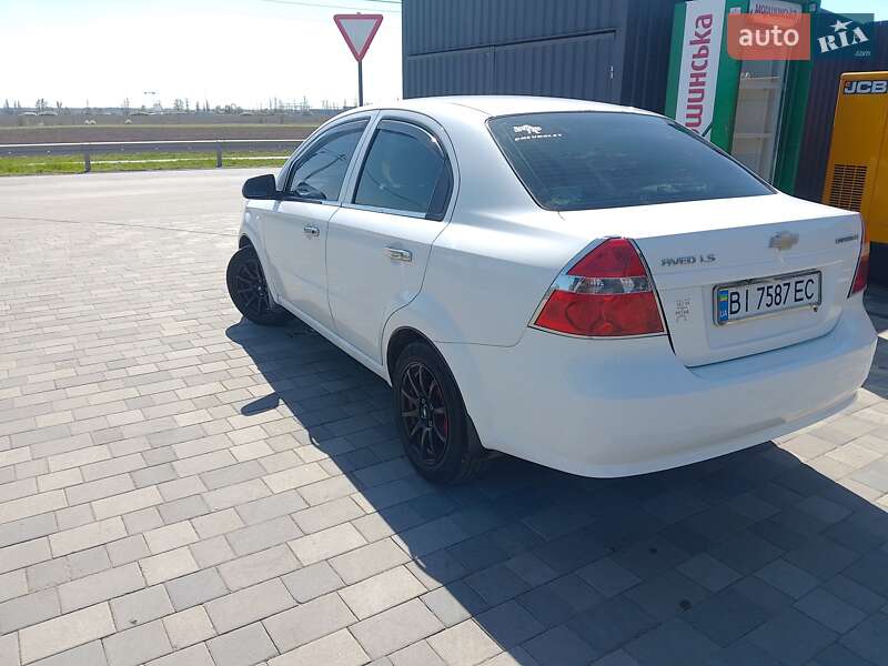 Седан Chevrolet Aveo 2010 в Полтаве