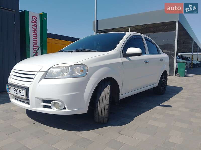 Седан Chevrolet Aveo 2010 в Полтаве