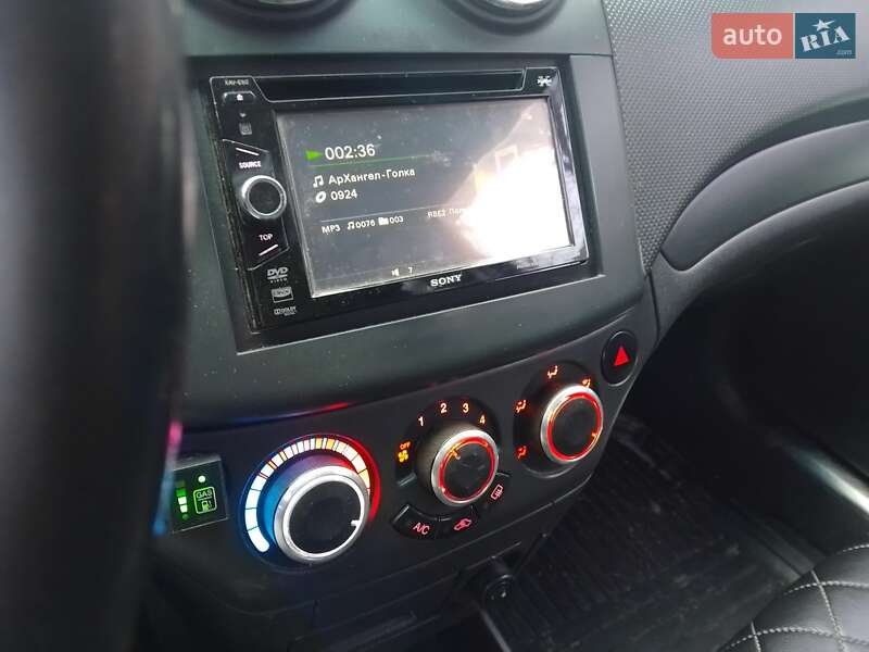 Седан Chevrolet Aveo 2010 в Полтаве